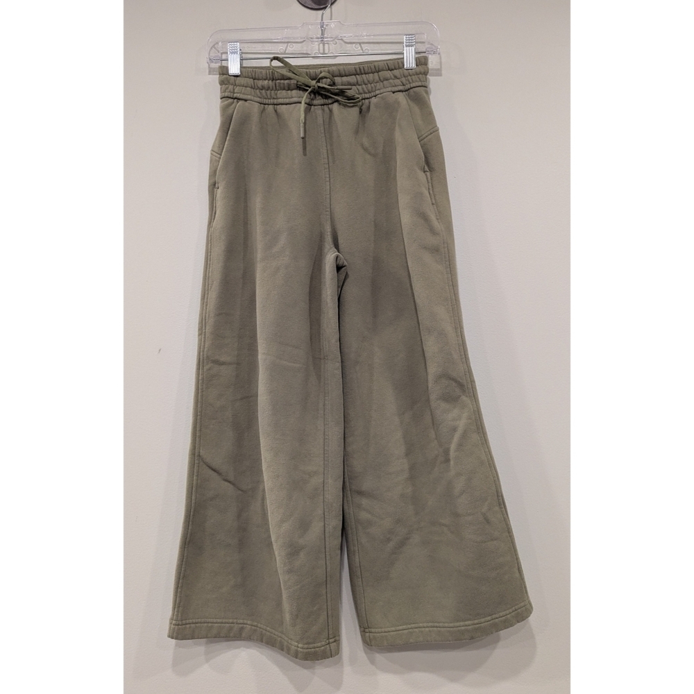 Lululemon Loungeful High Rise Wide Leg Crop Size 2